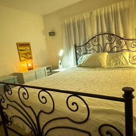 Spacious Room With A View Of The Woods